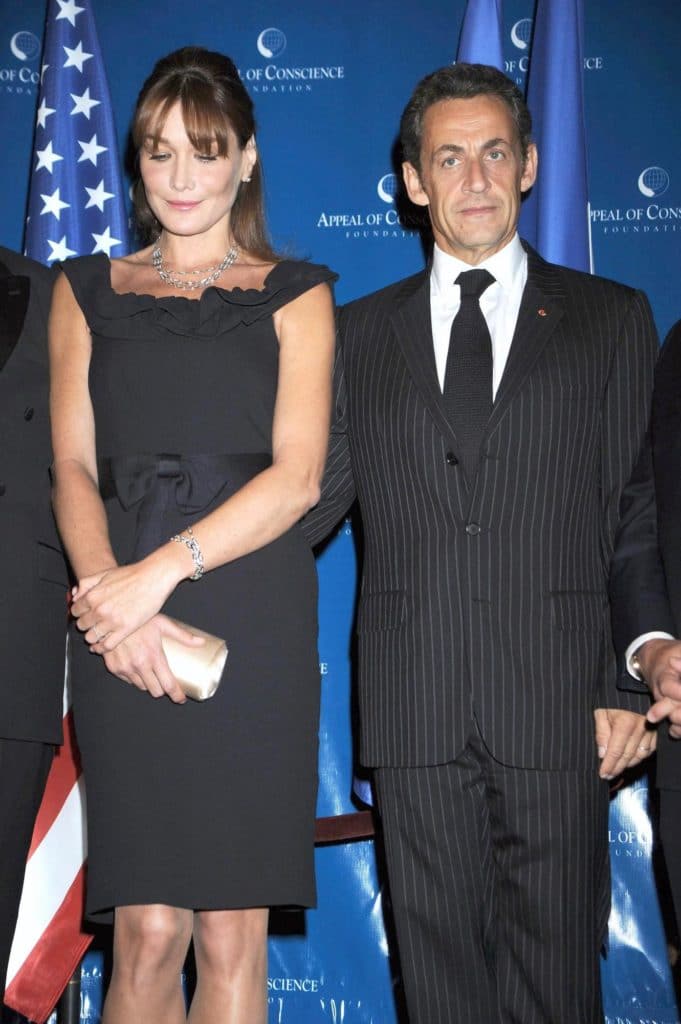 Carla Bruni (5'9") w/ Nicolas Sarkozy (5'6")