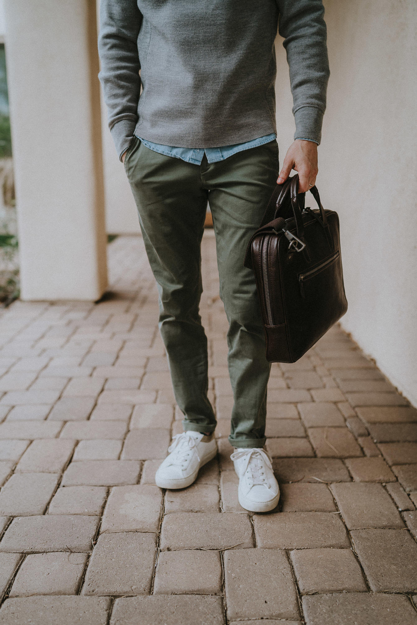 White sneakers olive chinos