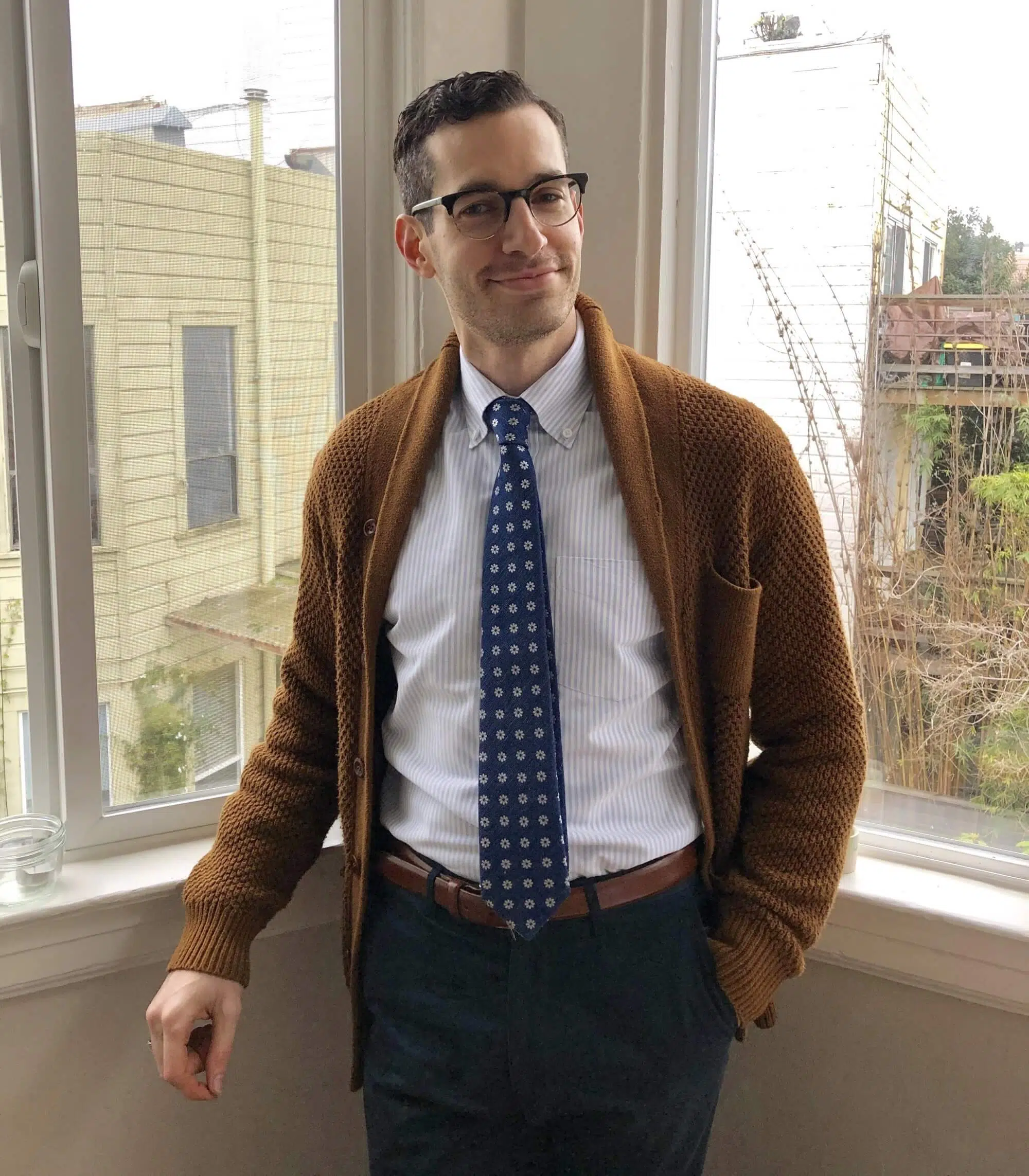 Neck cardigans with a tie