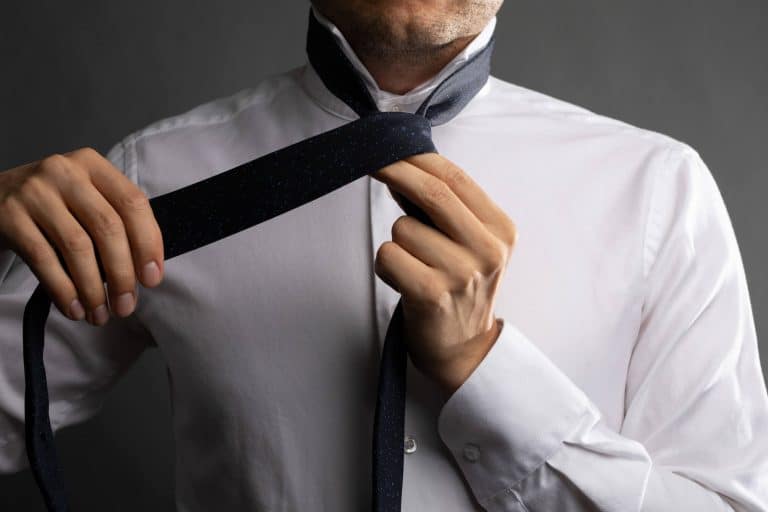 How to Tie a Half Windsor Knot - The Modest Man