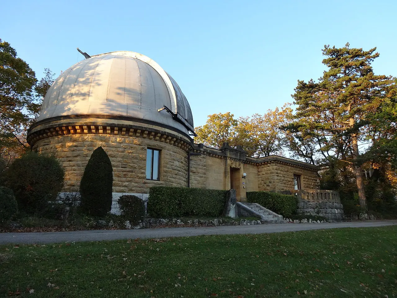 The Neuchatel Observatory