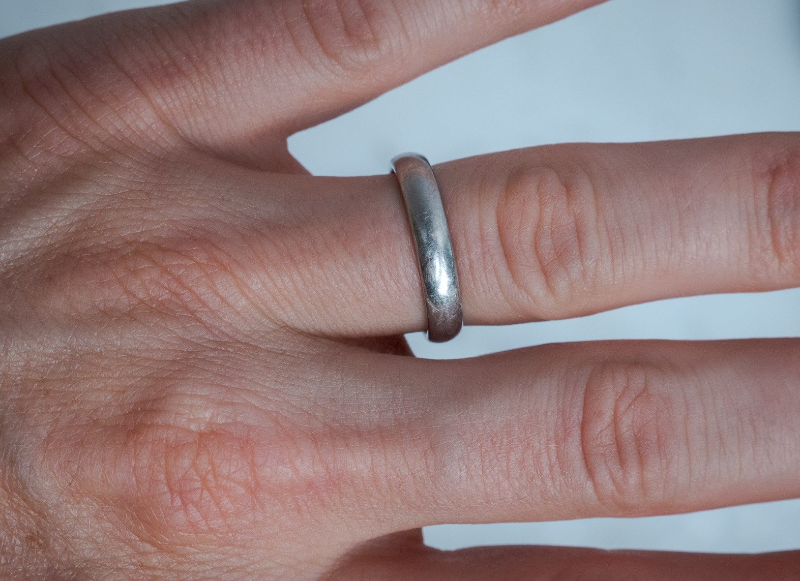 4mm platinum wedding band on finger
