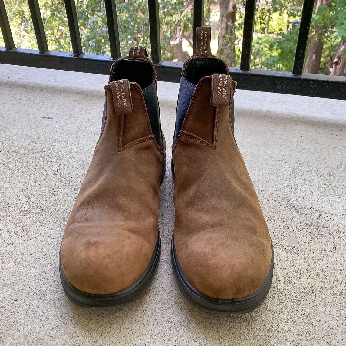 Blundstone classic 550s front view