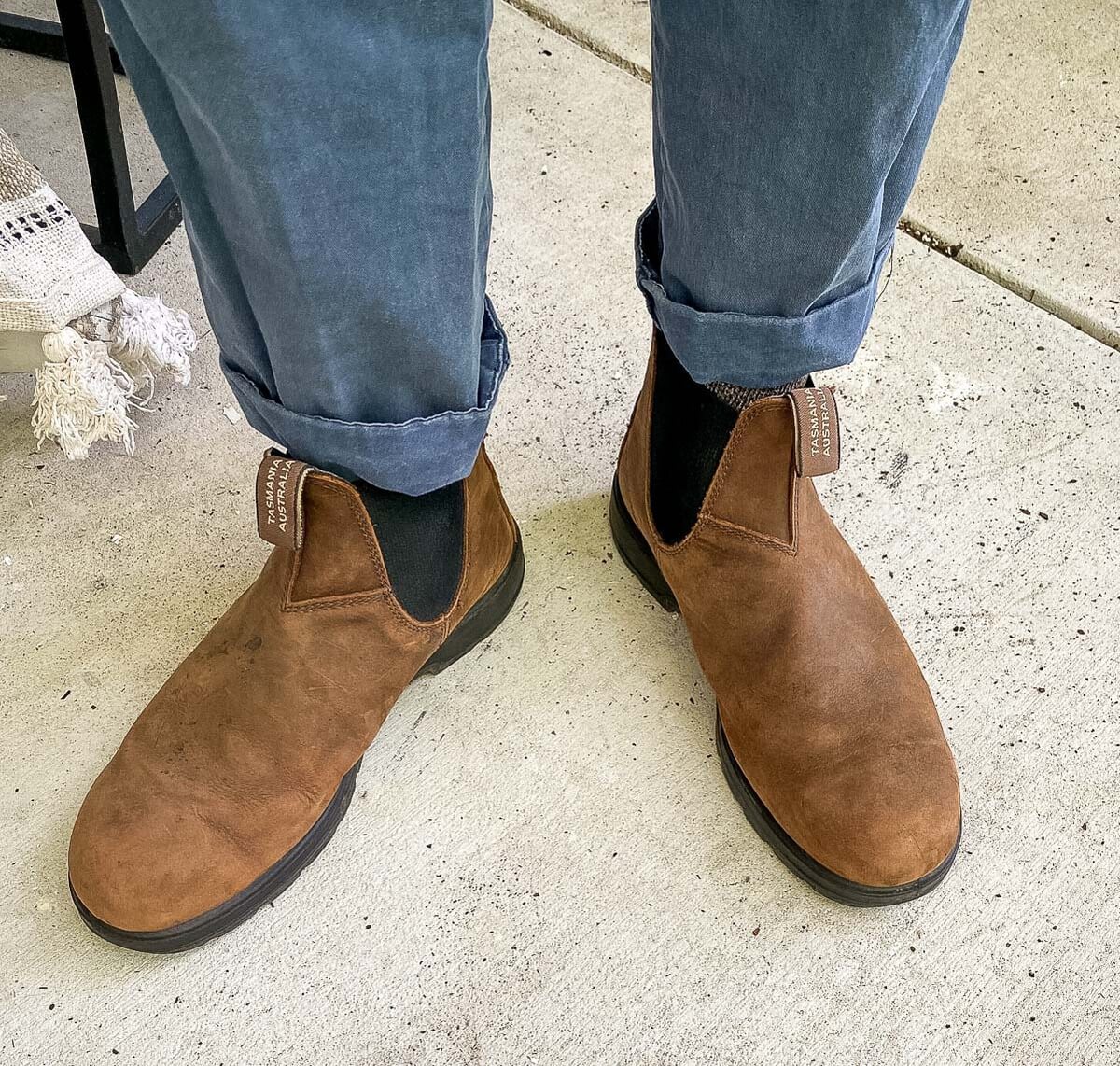 Blundstone classic 550s with navy chinos front view
