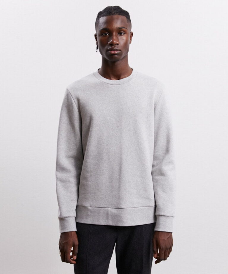 22 Minimalist Clothing Brands for Guys (2023 Guide)