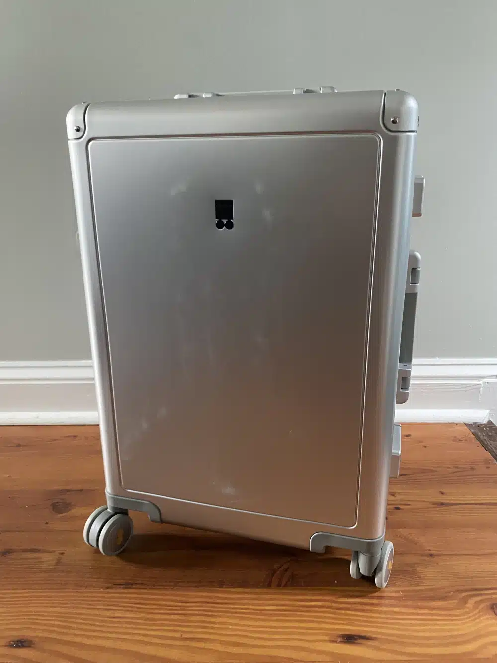 LEVEL8 aluminum carry on silver