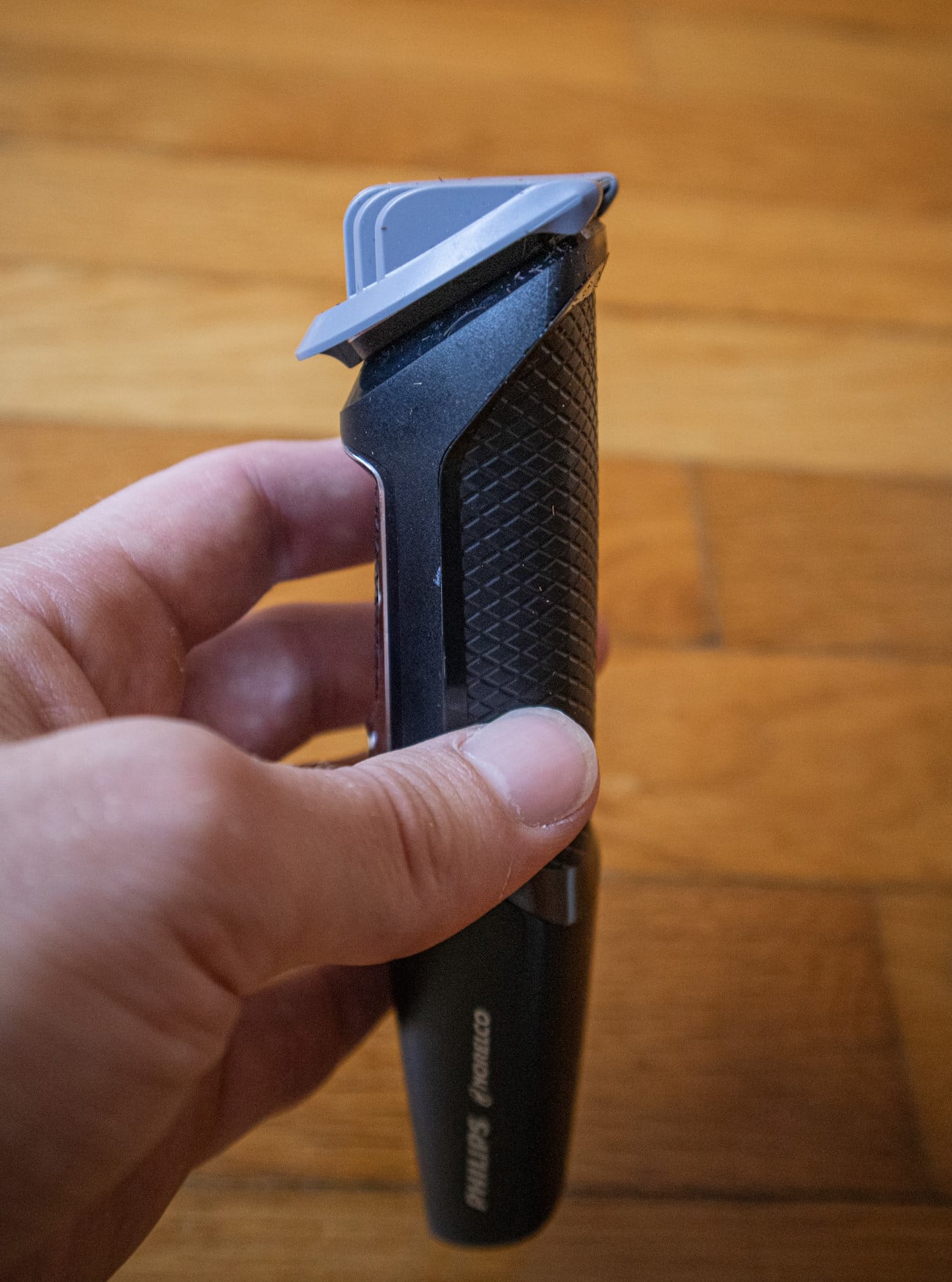 Philips-Norelco-Trimmer-in-hand
