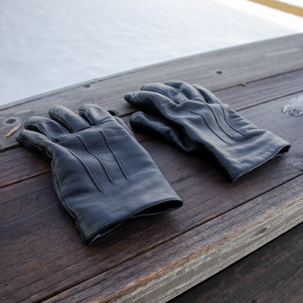 This image has an empty alt attribute; its file name is Dents-Leather-Gloves.jpg