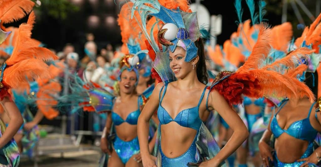 Dancers in blue costumes with feathers at the Rio Carnival.