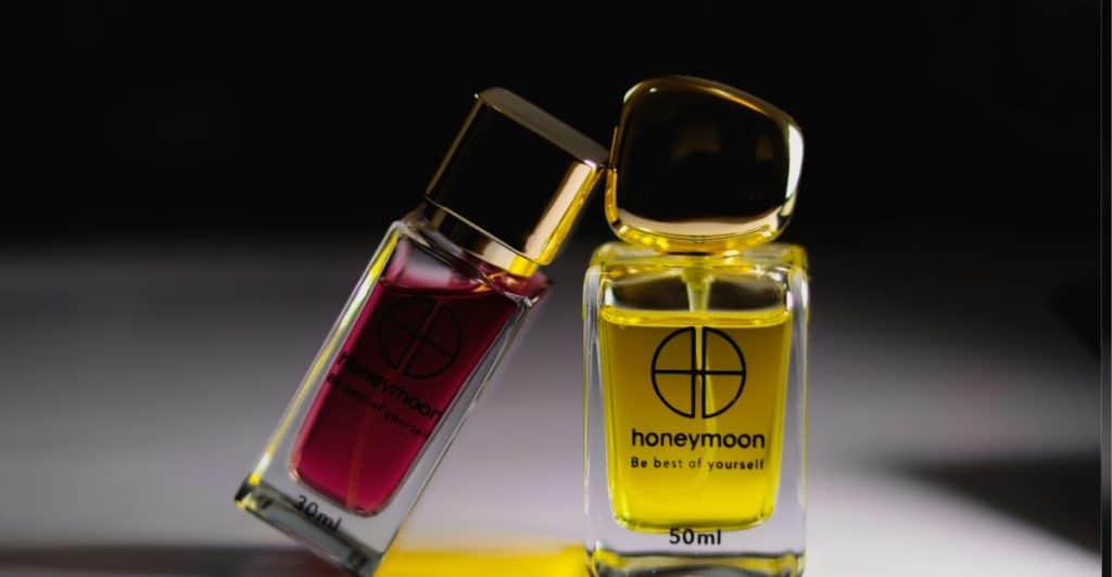 Two bottles of "honeymoon" fragrance, one red and one yellow.