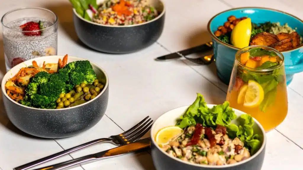 High protein meal featuring grilled chicken, quinoa, and broccoli.