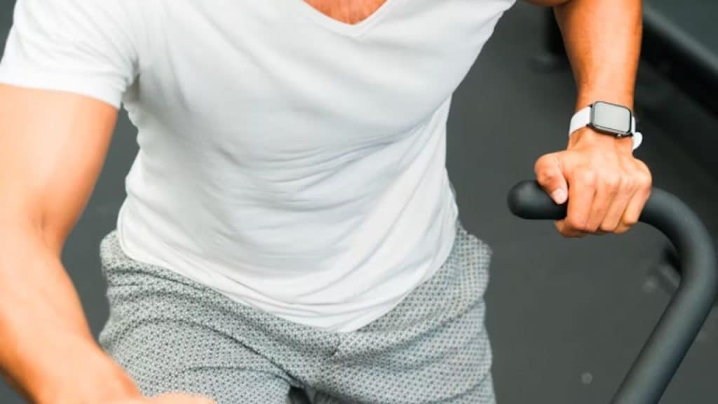 Man doing early morning workout, committed to long term fat loss goals.