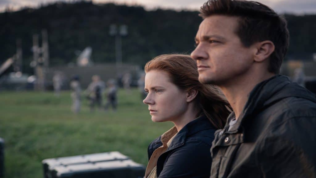 (L-R) Amy Adams as Louise Banks and Jeremy Renner as Ian Donnelly in ARRIVAL by Paramount Pictures