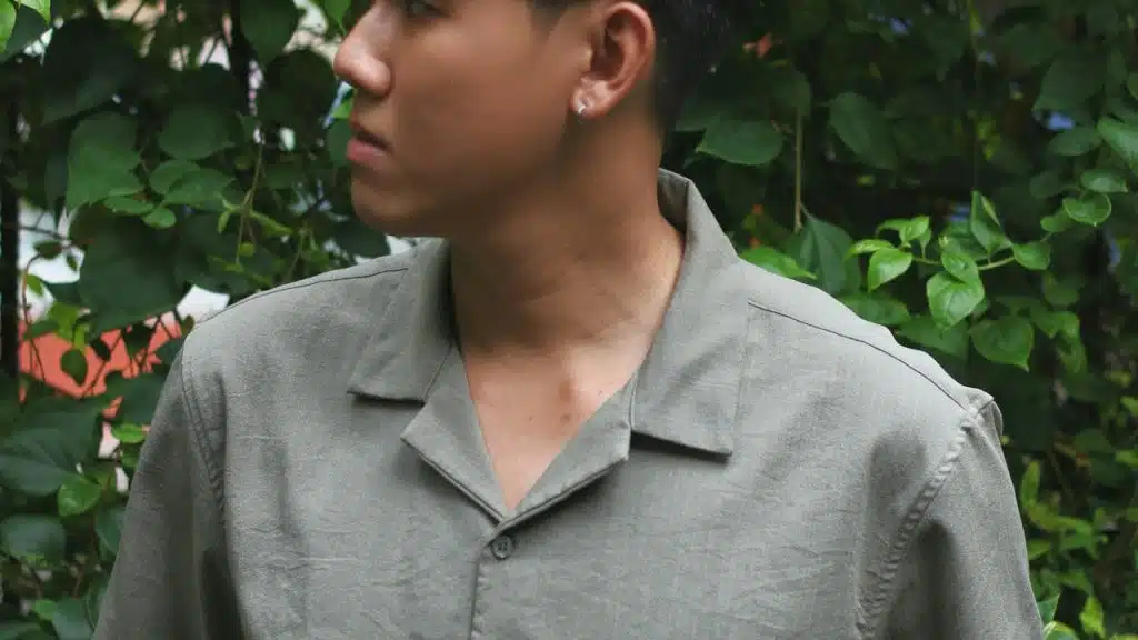 A man wearing a campl collar shirt
