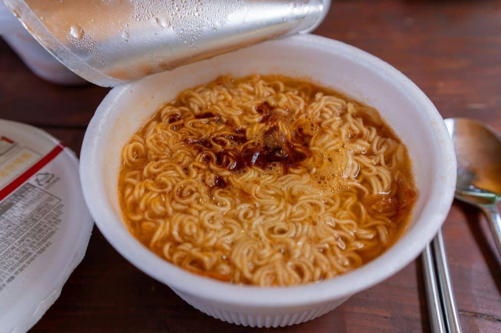 A picture of an instant noodles 