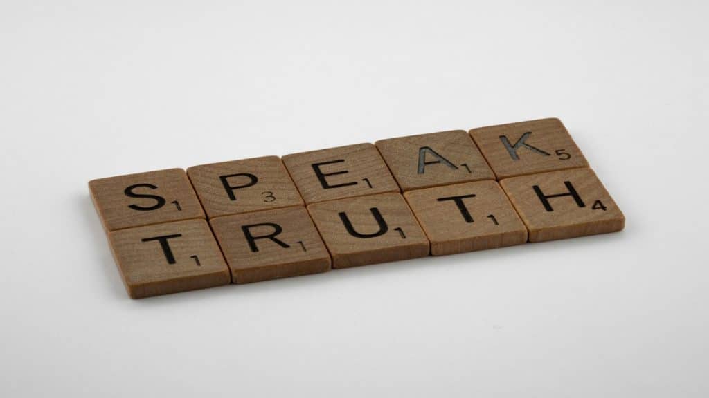 Scrabble tiles spelling out “speak truth”.