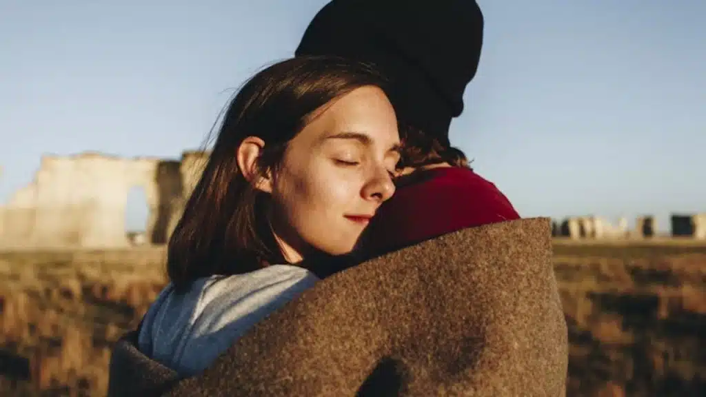 Man hugging fully his partner, recognizing her for who she is