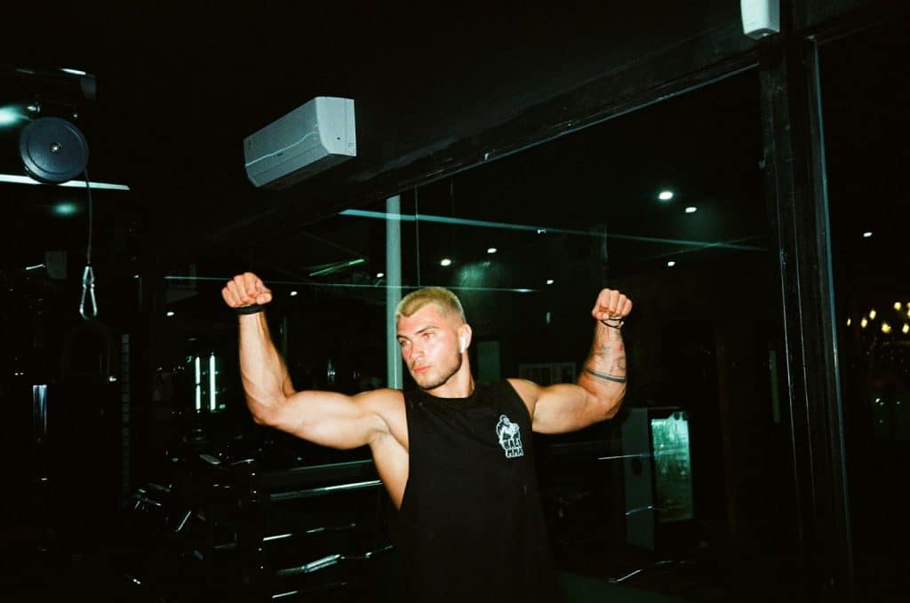 A picture of a man flexing his muscle.