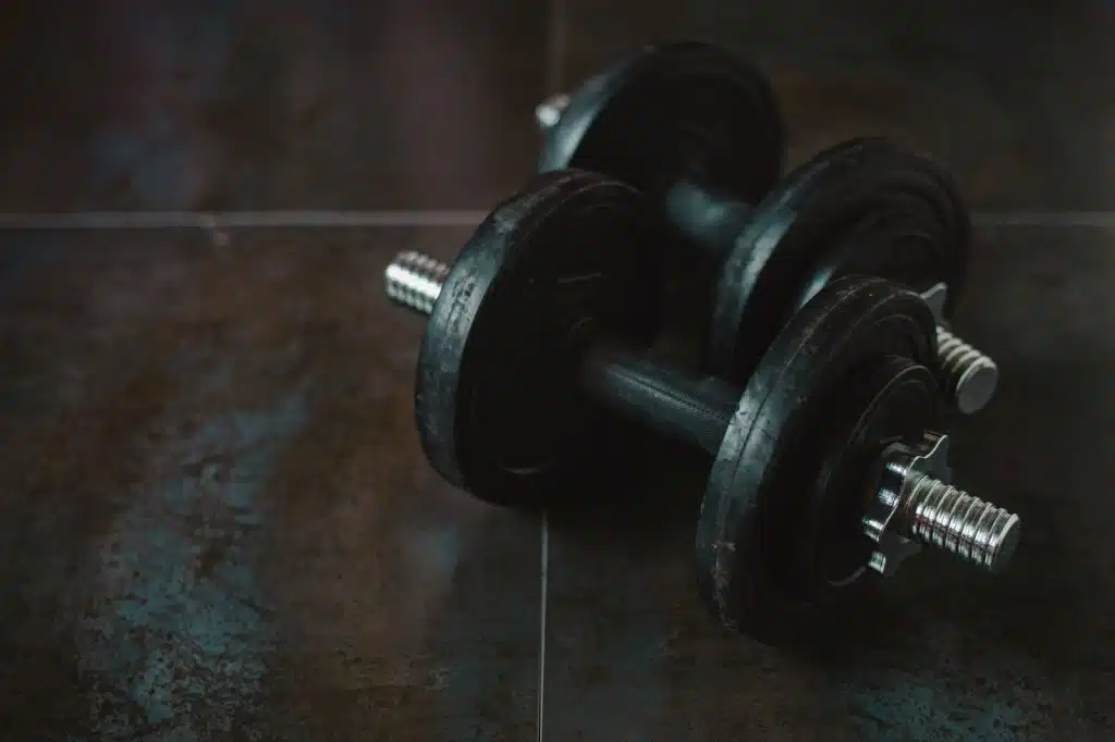 A picture of two dumbbells.