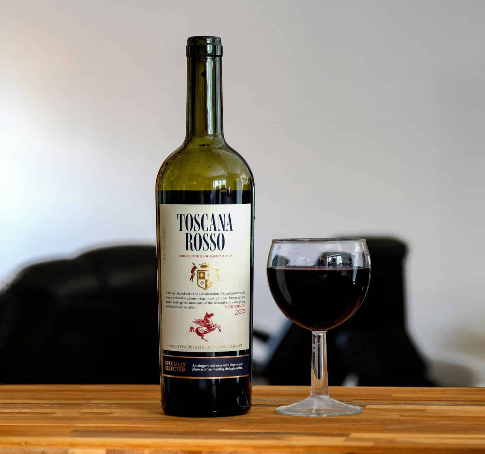 A picture of a bottle of wine.