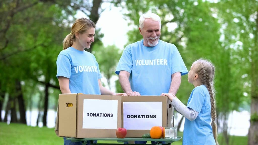 A family volunteering at food drive