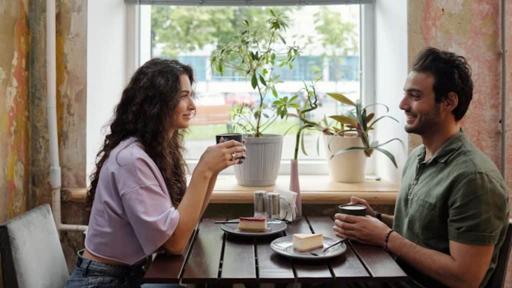 Couple talking at eye level in a cozy café
