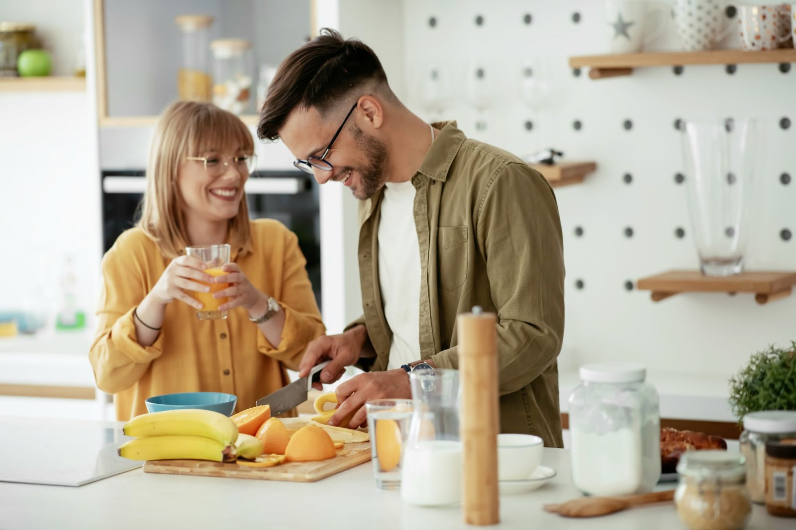 A man preparing a healthy food.