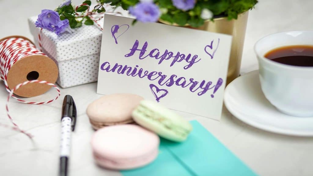 A note saying “happy anniversary”