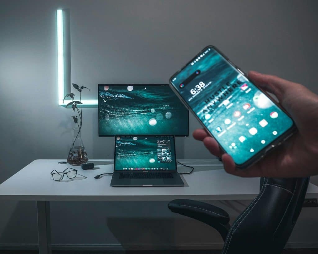A person flexing his set-up.