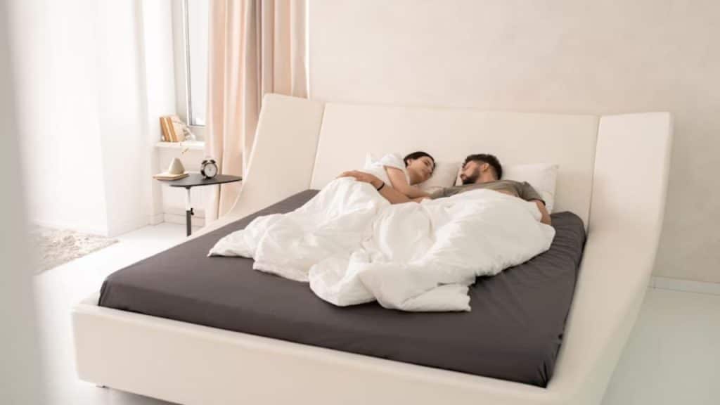 Couple showing respectful body language while honoring intimacy boundaries.