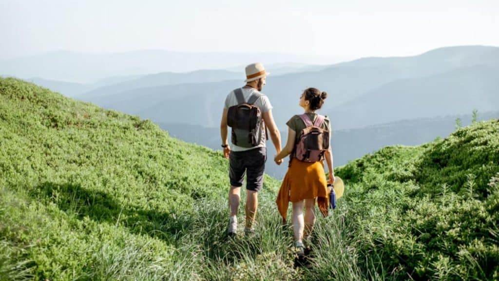 Couple bonding through hiking in nature to enhance emotional intimacy.