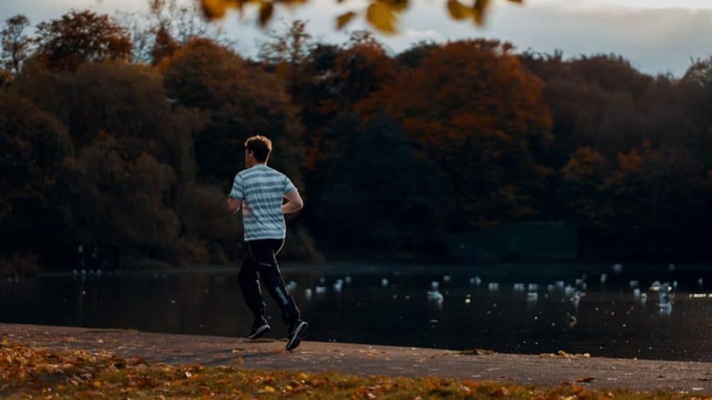 Man jogging in the morning with earbuds in.