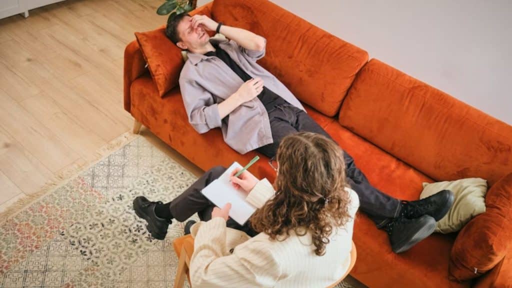 Man receiving support during a modern counseling session