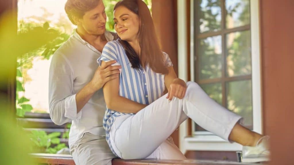 Man showing emotional availability in a genuine conversation