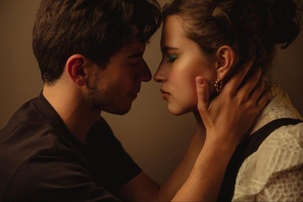 A man letting a woman to cry 