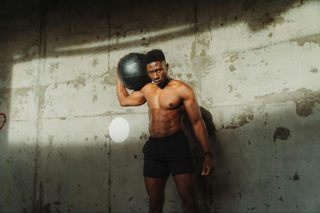 A picture of a man working out