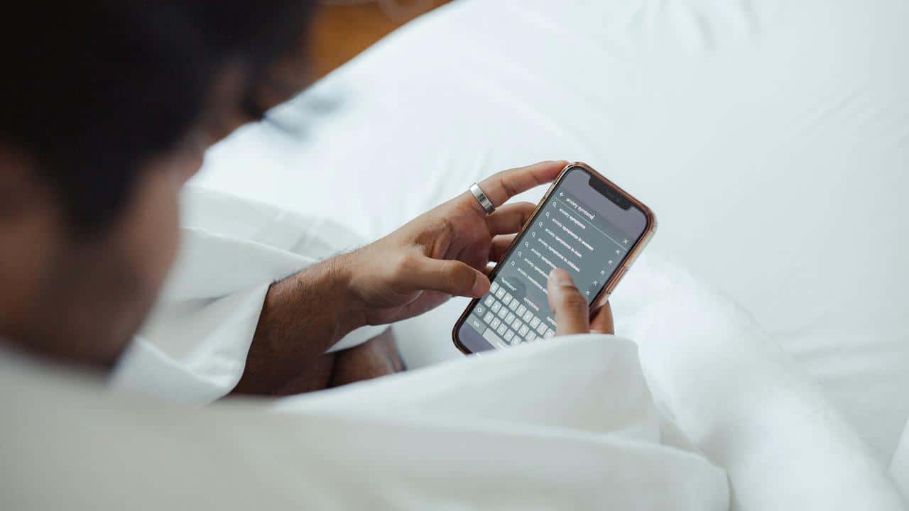 ©Victoria Romulo/Unsplash.comA person in bed using a smartphone.