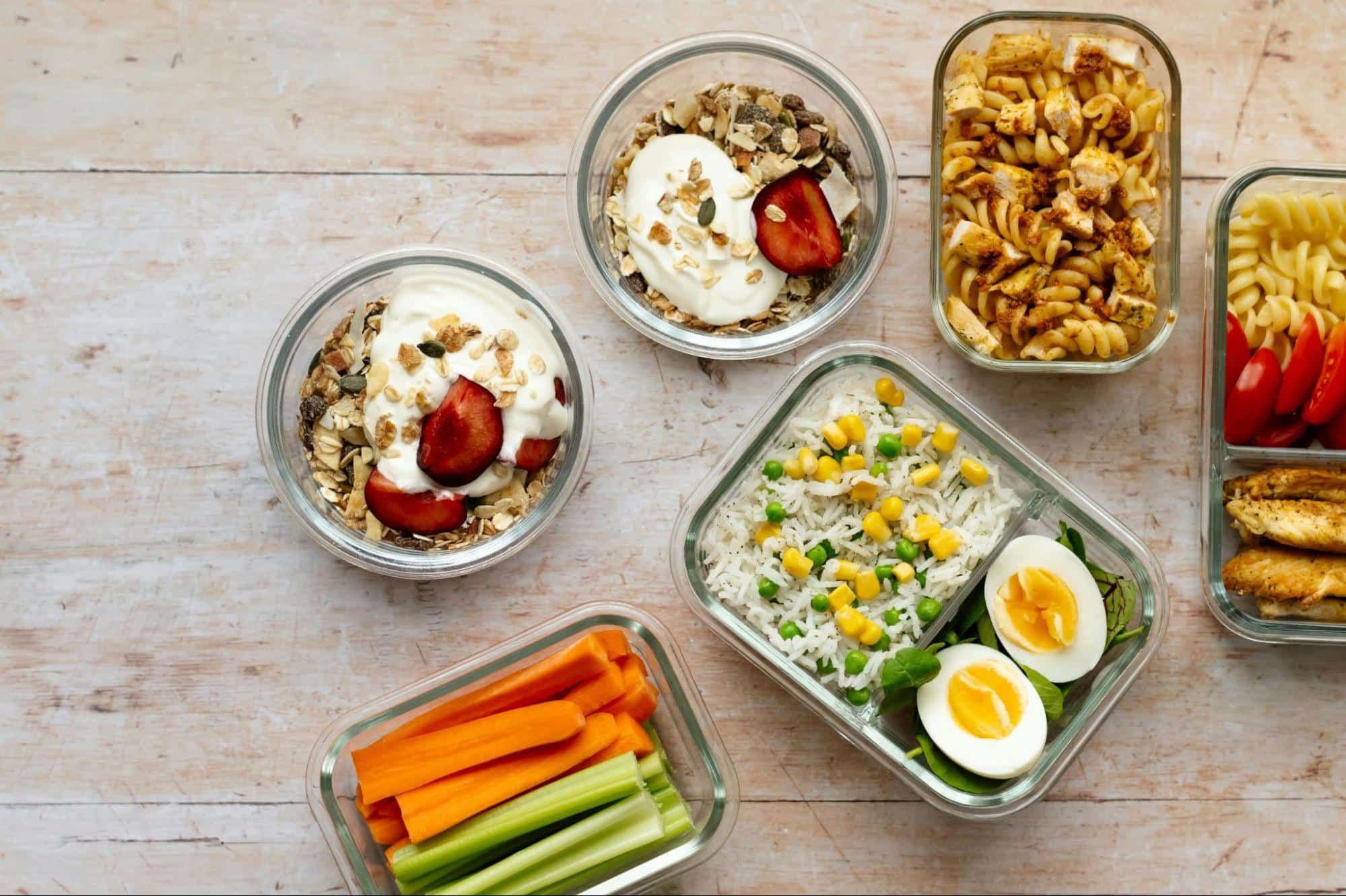 A picture of prepared meals to be frozen.