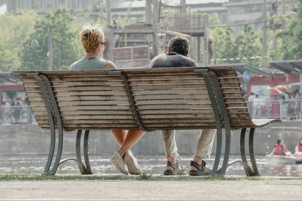 A man sitting at the bench of the park