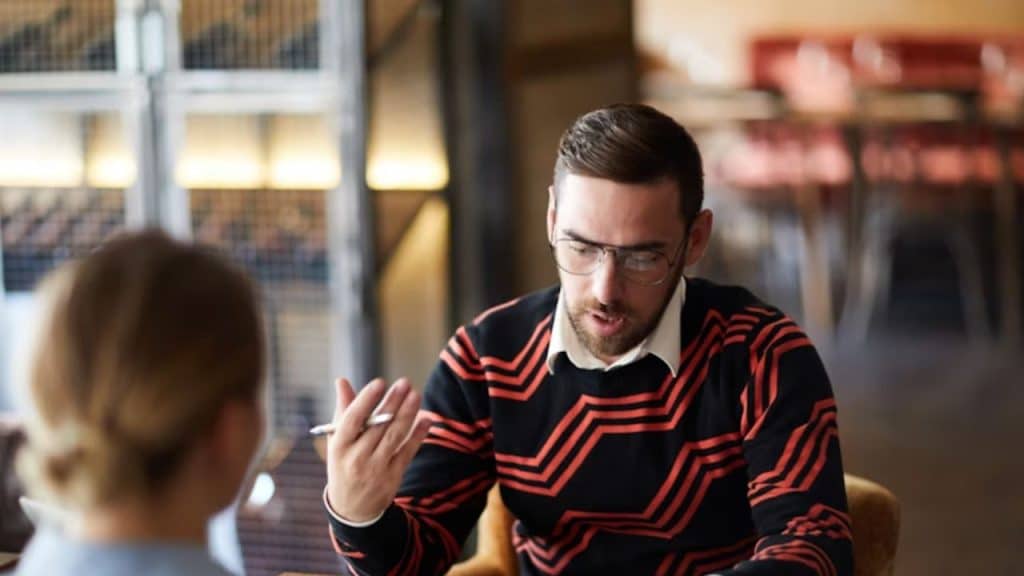 Man calling out problematic online behavior with self-respect