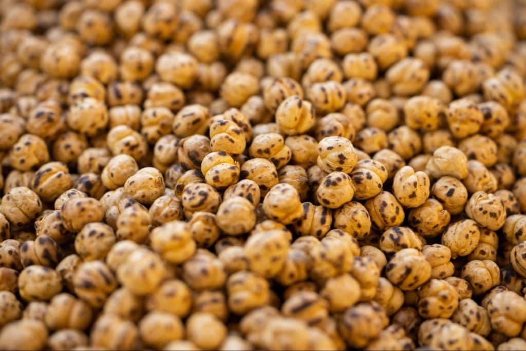 A close-up picture of a chickpeas.