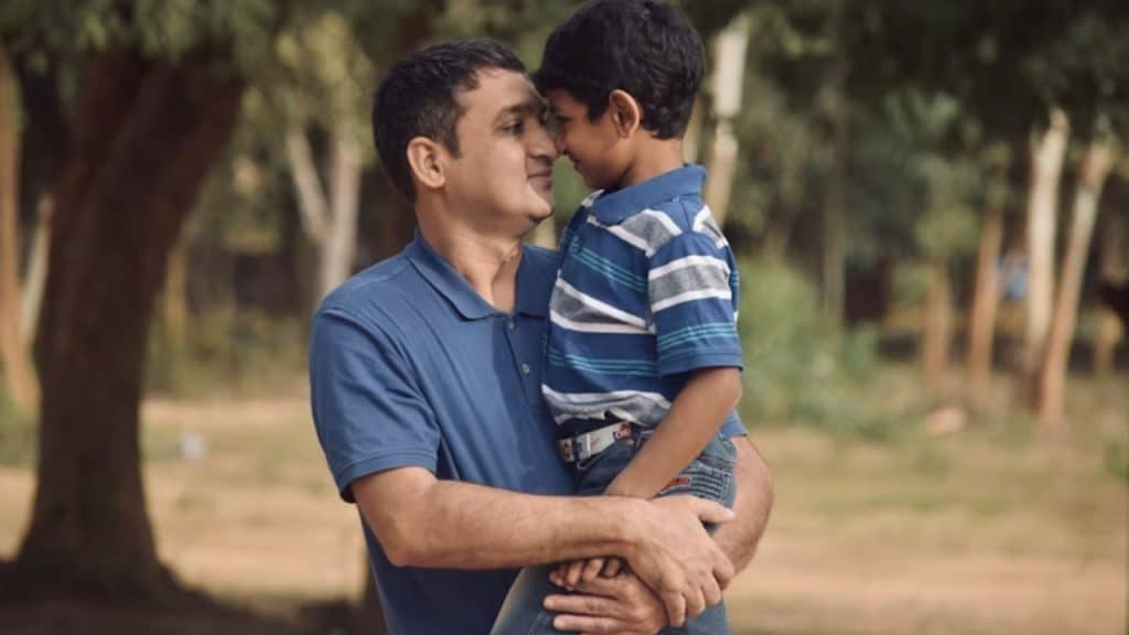 Man apologizing to his child and rebuilding connection through honesty.