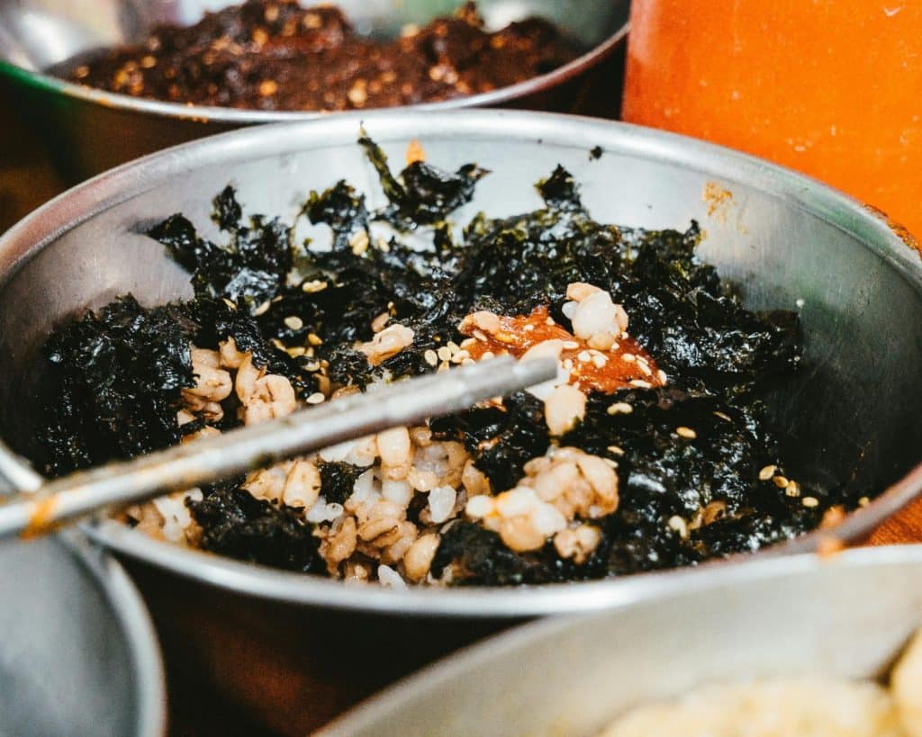 Seaweeds and brown rice.
