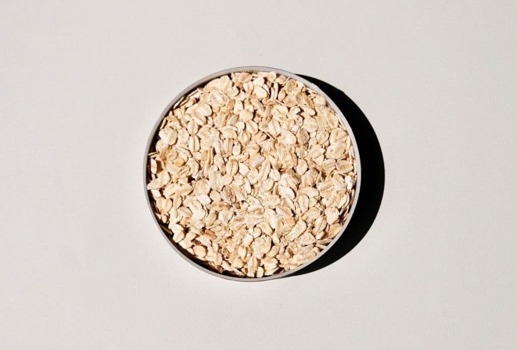 A picture of an oats in a bowl.