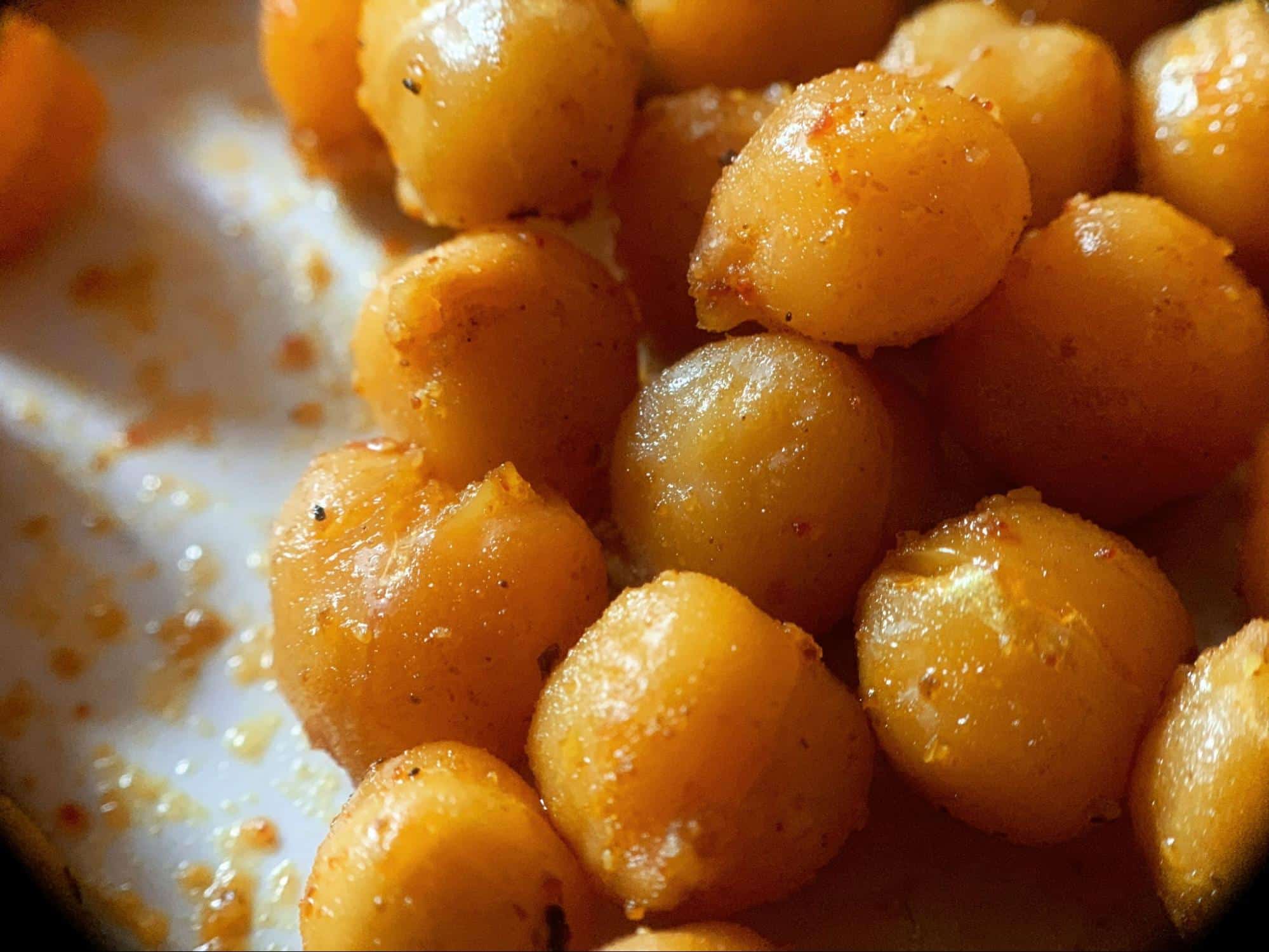 A picture of chickpeas.