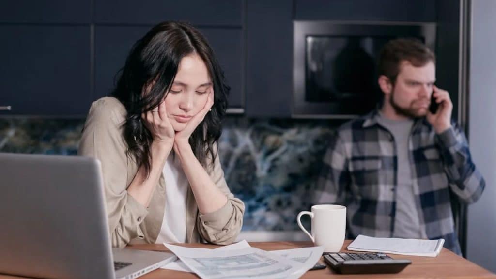 Relationship tension from digital distractions during couple time