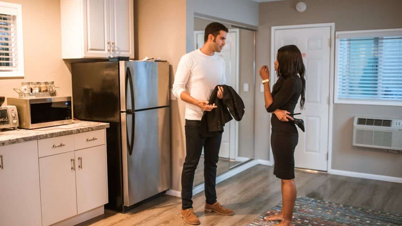 Man failing to show appreciation for partner’s everyday efforts.
