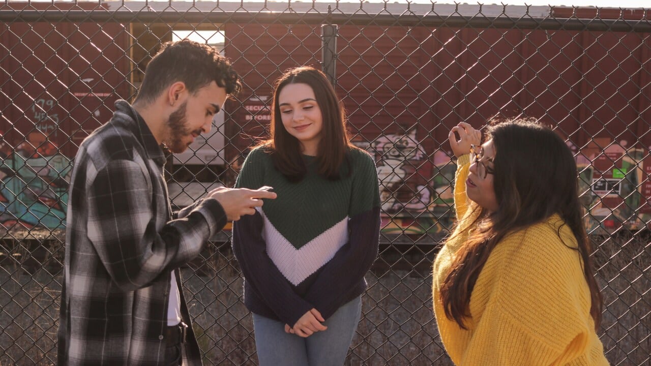 A man getting a woman’s number.