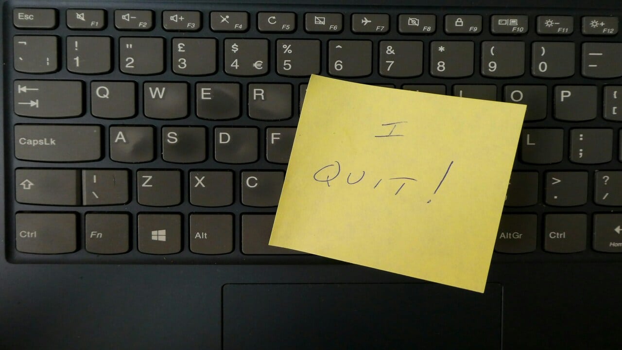 “I quit” written on a post-it.
