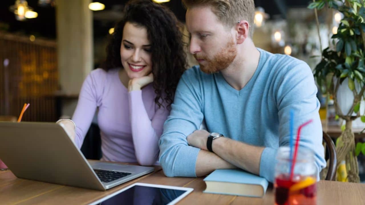 Partner emotionally distant during partner’s moment of joy.